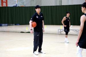 山東隊(duì)本賽季最讓人驚喜 外界一度認(rèn)為他們徹底重建 但打出32勝