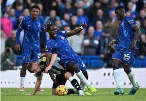 天價(jià)玻璃??藍(lán)軍總價(jià)1.4億簽福法納+拉維亞，前者剛復(fù)出2場(chǎng)又傷