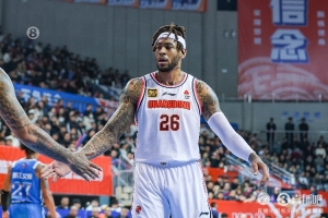 周鵬：上海跟著廣東調(diào)整后陷入了對手的節(jié)奏 莫蘭德是今晚的MVP