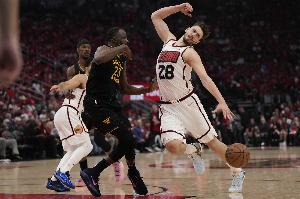 記者：今年火箭和23國(guó)王不一樣 申京比小薩表現(xiàn)好 阿門才二年級(jí)