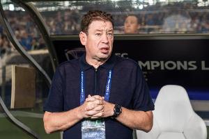 澎湃：申花現(xiàn)在只能靠本土球員帶著外援踢，這樣的情況著實(shí)無(wú)奈