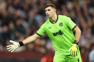 罰款1100萬！電訊報：維拉對歐足聯(lián)罰單有預期，大馬丁未來不確定