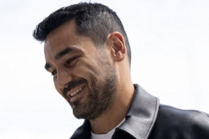 結(jié)束假期返回曼城，京多安社媒：回到辦公室????