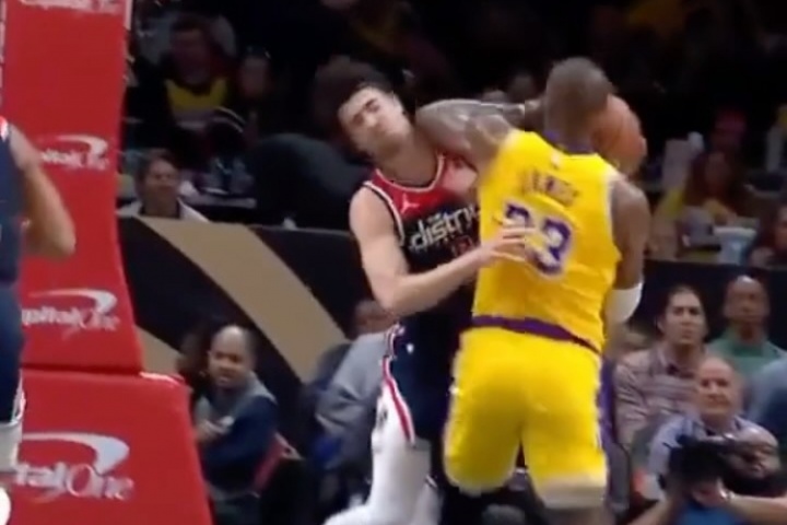 阿夫迪亞談被肘擊：我很尊重老詹 動(dòng)作是比賽一部分 希望他別在意