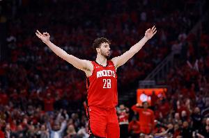 申京：我們目標(biāo)是總冠軍 新賽季會(huì)看到一個(gè)更專(zhuān)注更渴望勝利的我