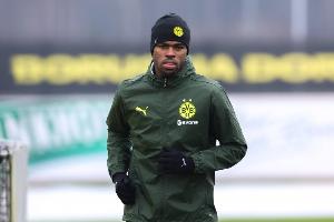 德媒：楚克烏梅卡周日晚從英格蘭飛往魯爾區(qū)，他即將加盟多特