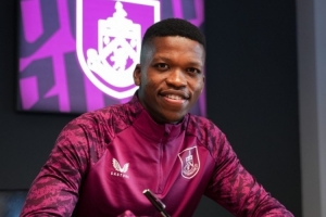 官方：伯恩利租借本菲卡中場弗洛倫蒂諾-路易斯，明夏可選擇買斷