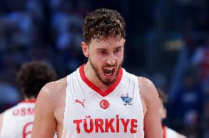 瑕不掩瑜！申京爆砍24分16板6助2帽&9進(jìn)攻板 罰球還有進(jìn)步空間