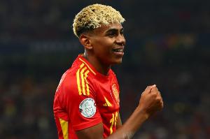 記者：巴薩對西班牙管理亞馬爾的方式不滿，球員帶傷報到還上場