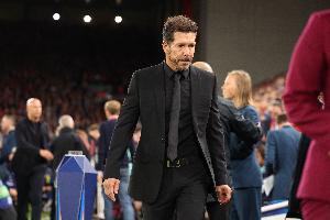 TA：歐足聯(lián)對(duì)西蒙尼展開紀(jì)律處罰程序 利物浦因球迷扔雜物受指控