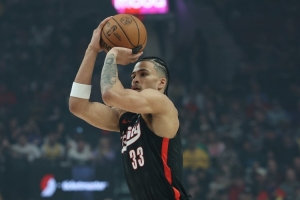 外線發(fā)炮！卡馬拉上半場三分7中4砍下12分3籃板2助攻