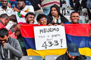 ??非洲球迷向姆伯莫傳話：跟阿莫林談談4-3-3陣型