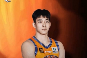 未來可期等你閃耀！祝上海男籃球員萬孟霖21歲生日快樂！??