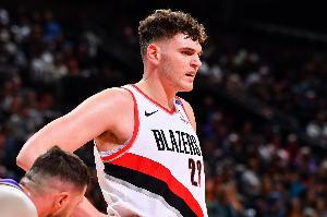 15分11板！拓記曬克林根昨日數(shù)據(jù)：絕對是球隊首發(fā)中鋒 毫無懸念