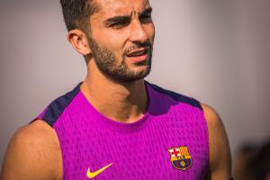 官方：費(fèi)蘭因左腿肌肉超負(fù)荷引發(fā)不適，缺席對(duì)陣赫羅納的比賽