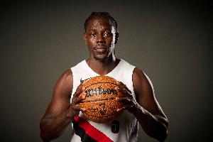 霍勒迪：現(xiàn)在離家鄉(xiāng)洛杉磯更近了 讓我更方便回家&更頻繁見到家人