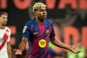 世體記者：亞馬爾暫停簽名球衣，球員正考慮簽名商業(yè)化的提議