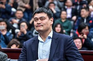 姚明：我曾在車(chē)?yán)锇抵杏^察村BA 被他們對(duì)籃球的熱情深深打動(dòng)