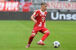 17歲242天！卡爾超越穆西亞拉，成為拜仁隊(duì)史歐冠最年輕進(jìn)球者