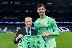 庫爾圖瓦達(dá)成皇馬生涯出戰(zhàn)300場(chǎng)里程碑，賽后獲贈(zèng)紀(jì)念球衣