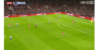 再下一城！卡塞米羅遠(yuǎn)射被防守球員擋進(jìn)球門，曼聯(lián)2-0領(lǐng)先