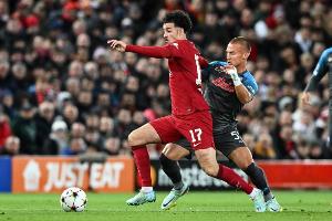 斯洛特：瓊斯的傷情等待確認(rèn)，他要求被換下但能自己走下場