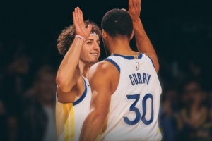 封面為庫里和波杰！勇士官方曬贏球海報(bào)：防守發(fā)揮了作用