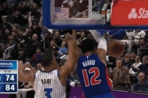 起勢了！哈里斯快下上演雙手暴扣&活塞一波14-1的攻勢打停魔術(shù)