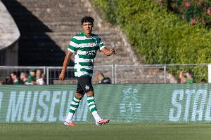 18歲組織中場！羅體：曼聯(lián)曼城爭奪葡體新星西蒙斯，解約金8000萬