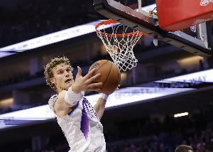 獨(dú)木難支！馬爾卡寧20中10空砍全隊(duì)最高33分 罰球12中9