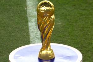 誰(shuí)能捧杯？首座蘇超冠軍獎(jiǎng)杯入場(chǎng)，陳列在南京奧體