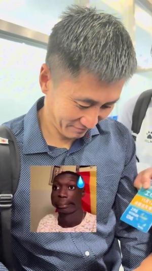 高人氣！馬寧被球迷圍住要簽名：馬老師，蘇超激烈還是中超激烈？