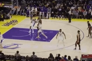 臥底？約維奇底角空位不投 傳球失誤直接將球送給湖人