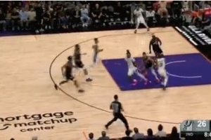 秀兒！卡斯?fàn)柨焖俜磽衾潇o不看人妙傳 凱爾登輕松上空籃