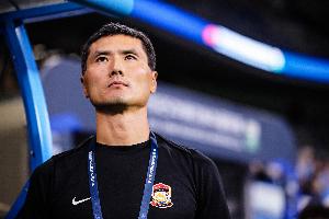邵佳一執(zhí)教西海岸為首次帶一線隊(duì)，現(xiàn)29輪9勝10平10負(fù)目前中超第9