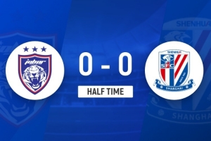 半場-申花0-0柔佛 鮑亞雄屢神撲申花0射正 柔佛進球被吹+兩度中框