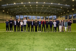 中足聯(lián)攜攜于大寶、英超俱樂(lè)部講師，參觀中國(guó)足球訓(xùn)練基地