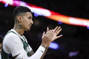 挺身而出！庫茲馬17中10拿下26分5板2助1斷 末節(jié)獨得10分