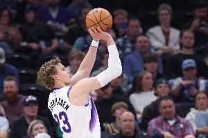 一般般！馬爾卡寧15中6得21分8板3助1斷 三分7中4