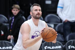 我還在打球！樂福替補(bǔ)17分鐘 6中3&三分5中2拿到10分3板1帽