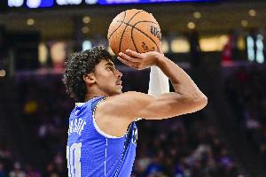 優(yōu)秀3D！克里斯蒂12投5中&三分8中3砍下15分5板3助3帽