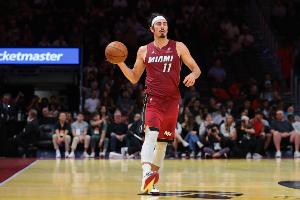 沖擊力十足！哈克斯反擊一條龍 頂開防守強攻上籃打中