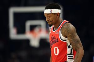 效率挺高！快船GM：比爾臀部傷將完全康復(fù) 膝蓋炎癥也一起解決