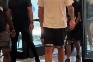 東契奇參加活動(dòng)正面視角 這身材你怎么看