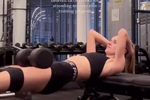 別看雄鹿老板千金的腰這么苗條，核心力量還是相當(dāng)不錯滴??