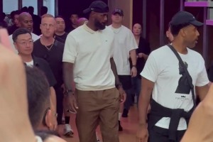 詹姆斯現(xiàn)身上海交通大學(xué)，引爆全場氛圍 ...