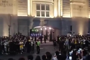 這個(gè)視角聽(tīng)的清晰！詹姆斯中國(guó)行，球迷們怒罵品牌方**！