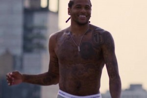 這就是美式嗎??杰倫-格林CK廣告片，低腰牛仔褲露出內(nèi)褲邊邊