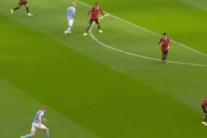 曼市德比布丁連線！德布勞內(nèi)弧線球助攻哈蘭德破門(mén)！