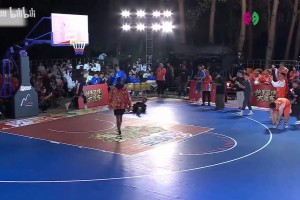 太有節(jié)目效果了！徐靜雨上籃遭郭艾倫血帽，還被郭艾倫從身上躍過??